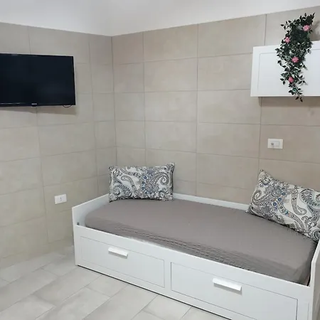 Mary Maira Apartment Syrakus